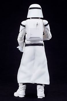 アートフィックスプラス　ファーストオーダースノートルーパー&フレームトルーパー Amazon.com: ARTFX + Star Wars First Order Snow Trooper & Frame